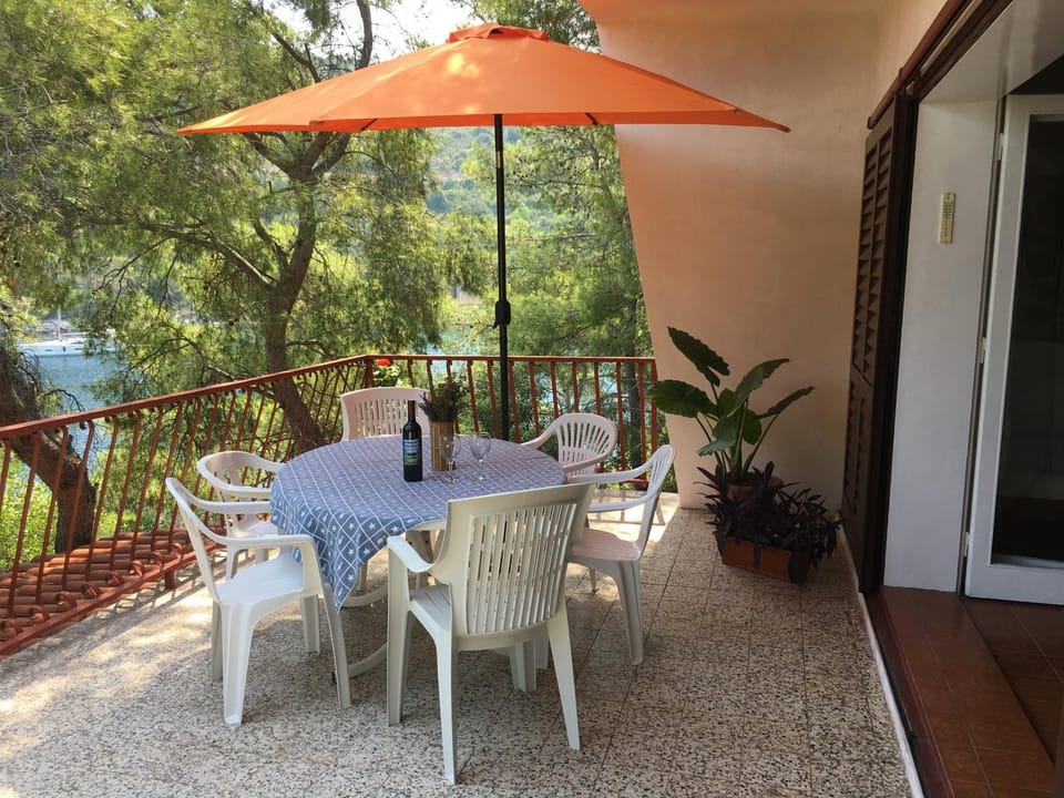 Apartment Seafront Vis Apartment in Vis