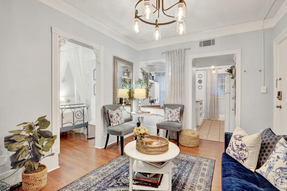 Haint & Porcelain Apartment in Savannah