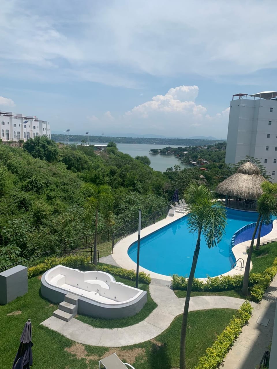 Hermoso departamento en Tequesquitengo alberca jacuzzi y acceso al lago Apartment in Tequesquitengo