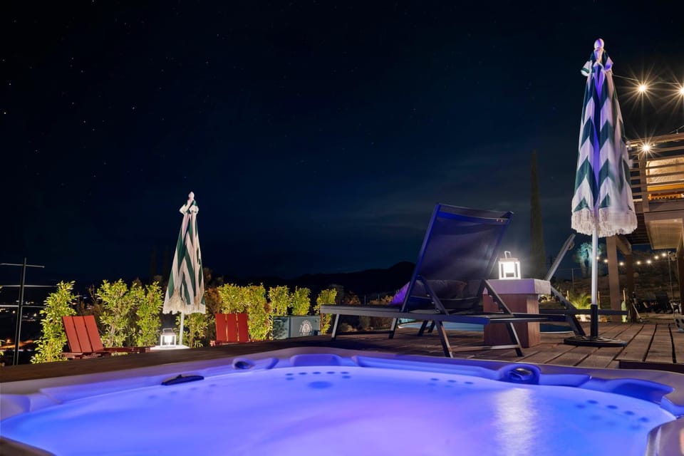 Night, Hot Tub