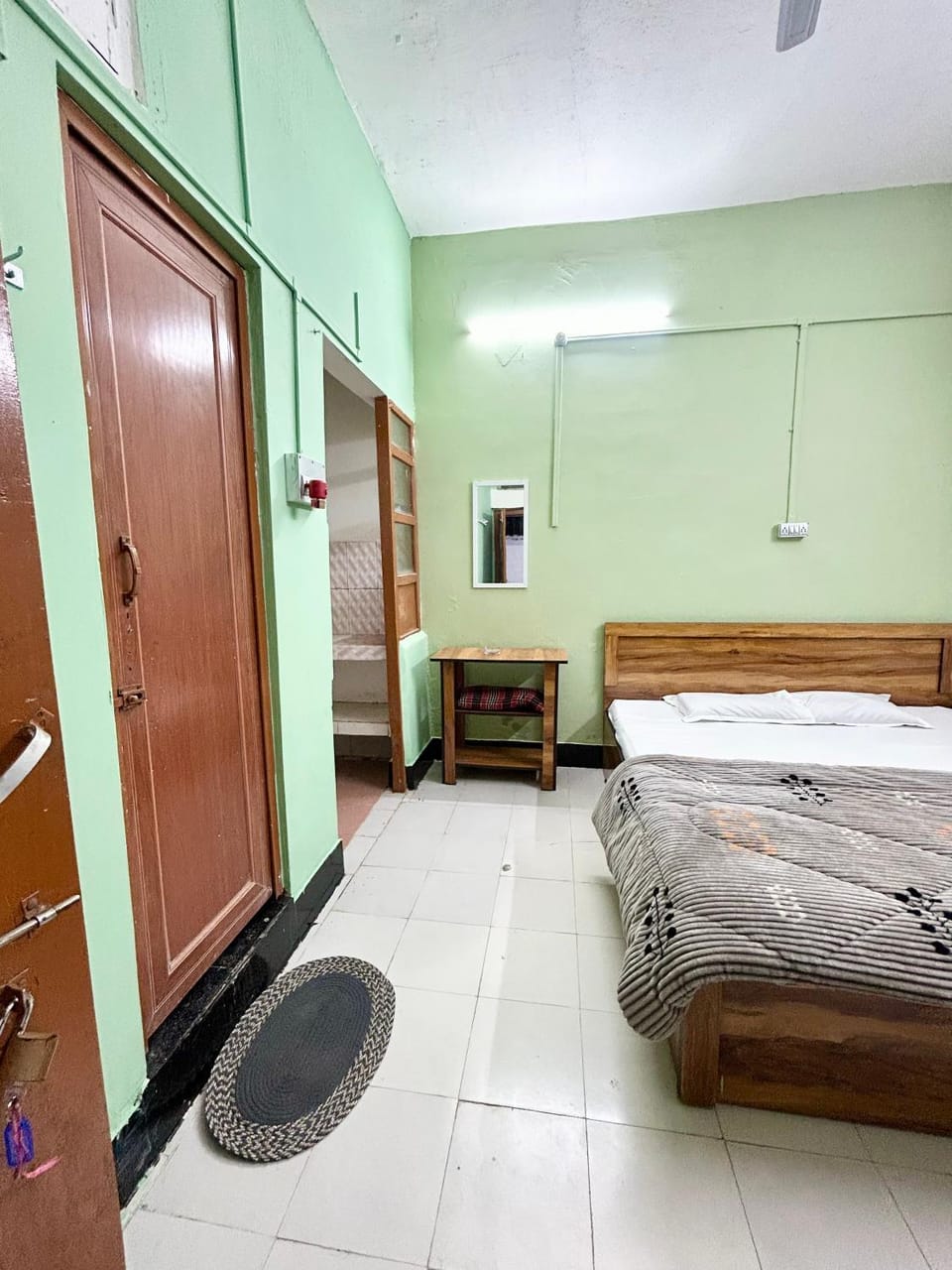 The Quiet corner 1RK Downtown Bed and Breakfast in India