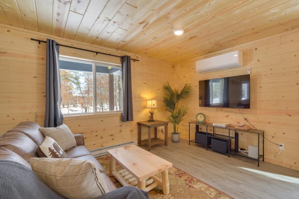 Fish, Swim, Play: 'Voyager’s' Family Cabin w/ Yard Cabin in Wisconsin