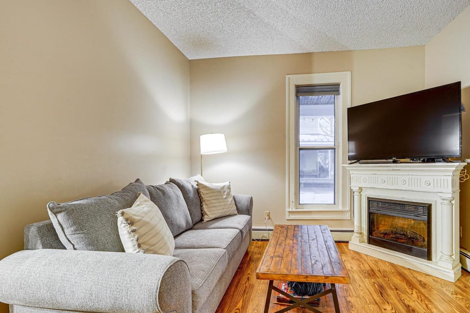 Walkable Gem w/ Deck: Stay & Play in Ellicottville House in Ellicottville