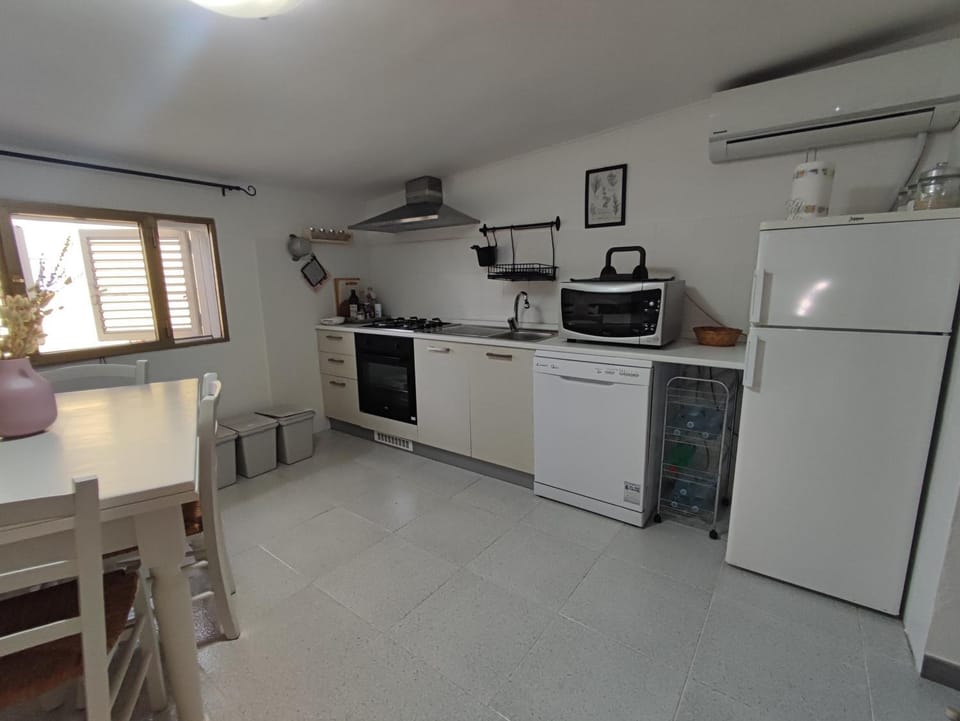 Dining area, dishwasher, oven, stove, toaster