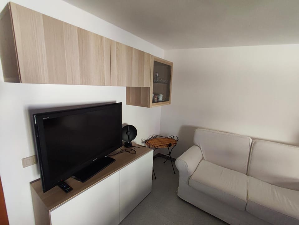 Communal lounge/ TV room, TV and multimedia, Evening entertainment