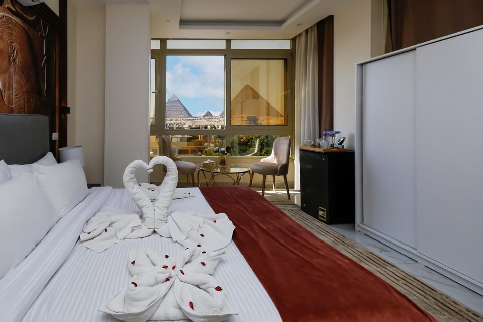 Bed, Photo of the whole room, Bedroom, Mountain view, towels