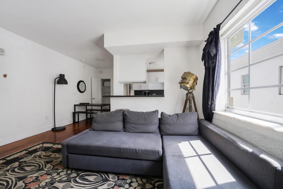 Kitchen or kitchenette, Living room, Seating area