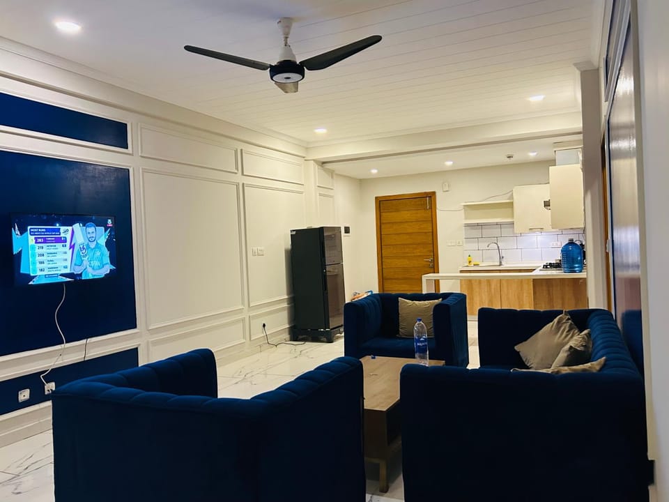Communal lounge/ TV room, TV and multimedia, Living room, Seating area