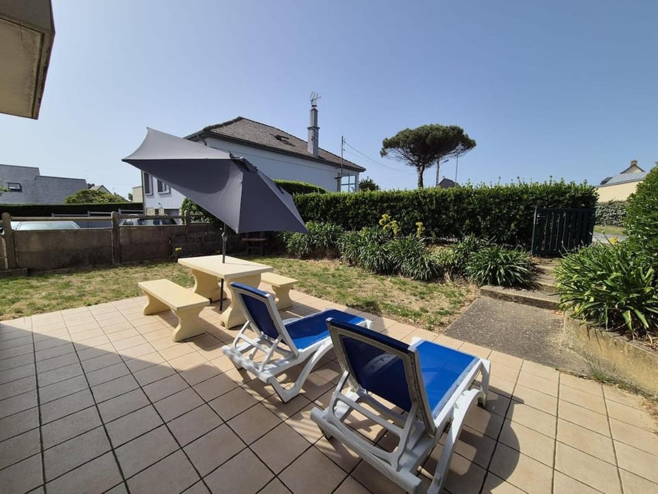 Patio, Garden, Garden view, sunbed
