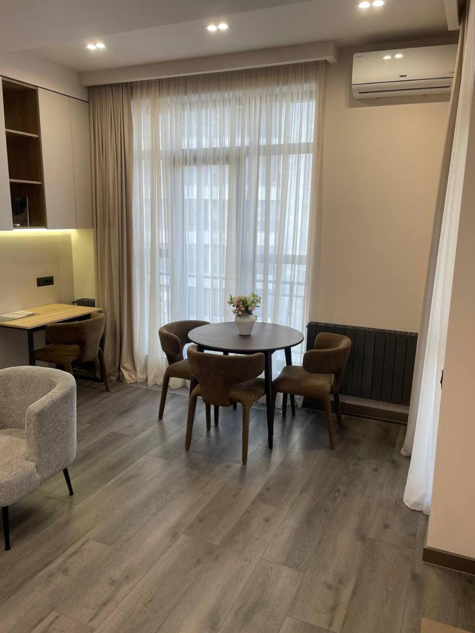 Living room, Seating area, Dining area, air conditioner
