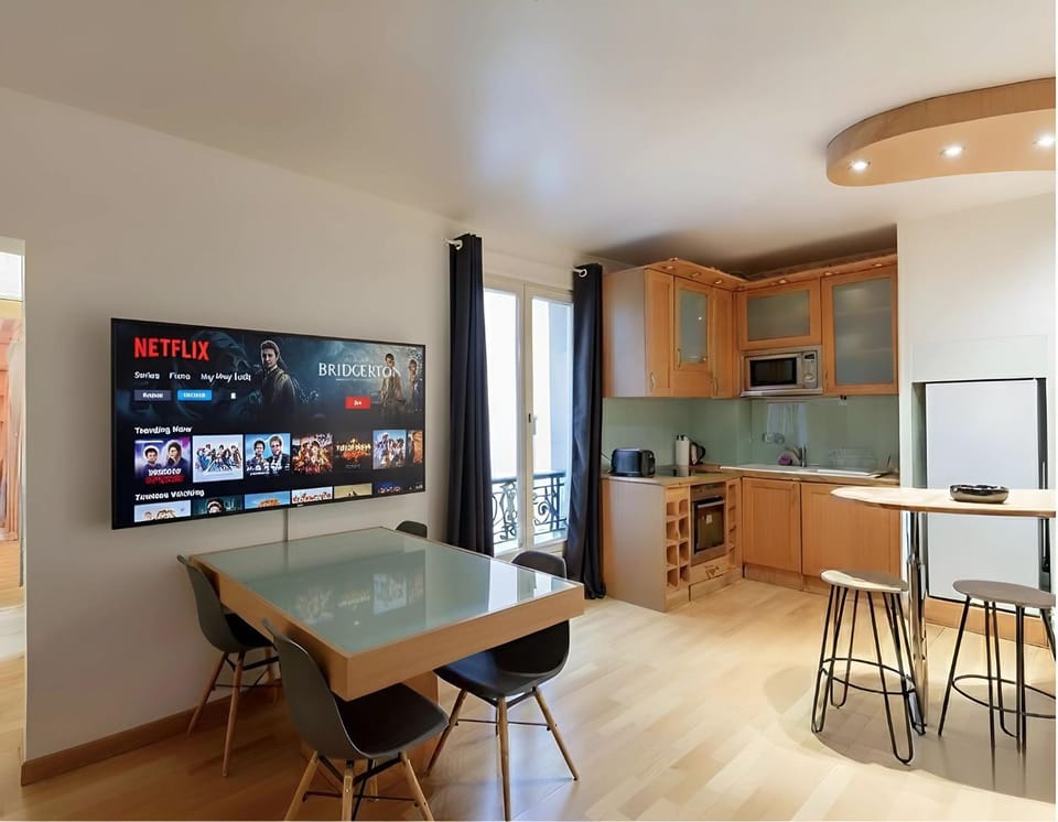 Spacious 2BR Apartment for 7 - Near Palais des Congres Apartment in Paris