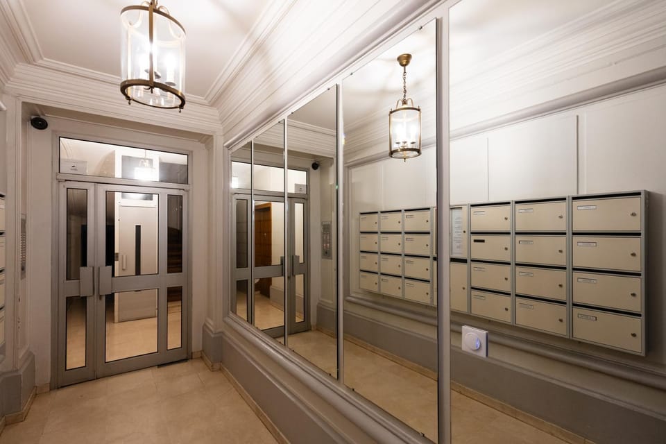 Spacious 2BR Apartment for 7 - Near Palais des Congres Apartment in Paris