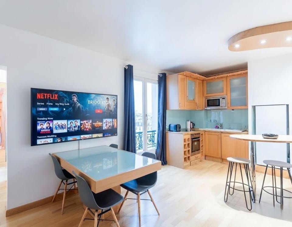 Elegant 2BR - Sleeps 7 - Walk to Arc de Triomphe Apartment in Paris