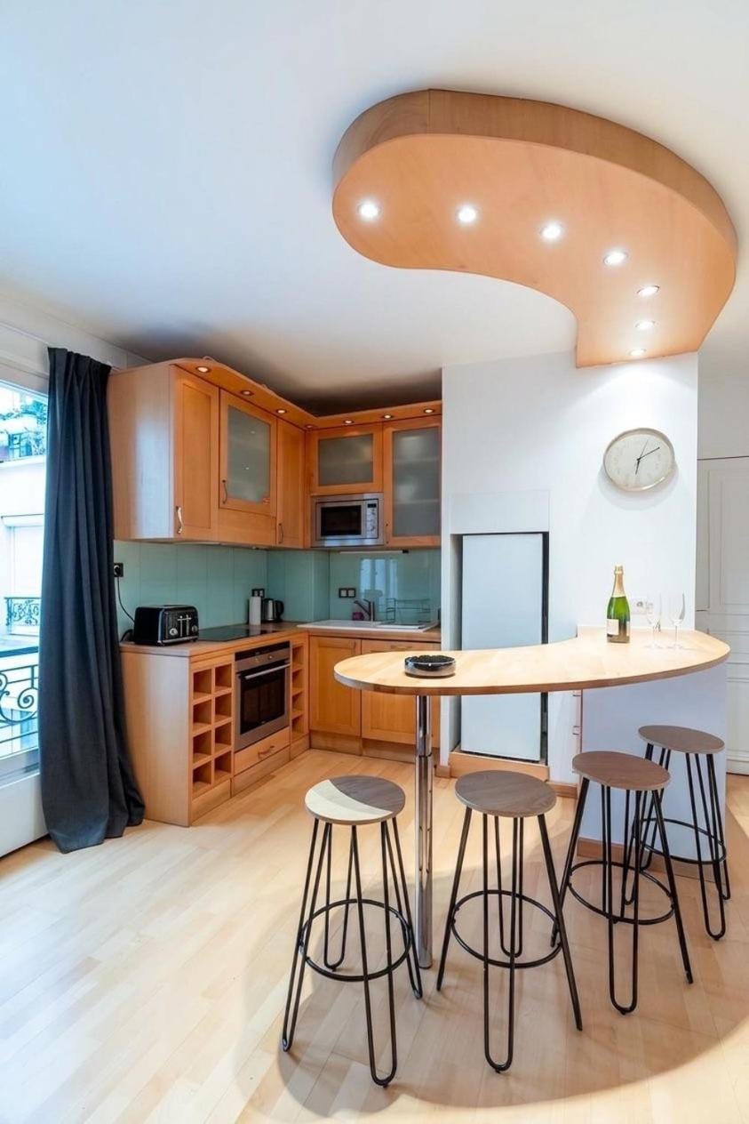 Elegant 2BR - Sleeps 7 - Walk to Arc de Triomphe Apartment in Paris