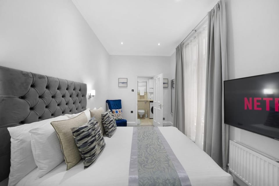 Hyde Park 2 Bed Apt Apartment in City of Westminster