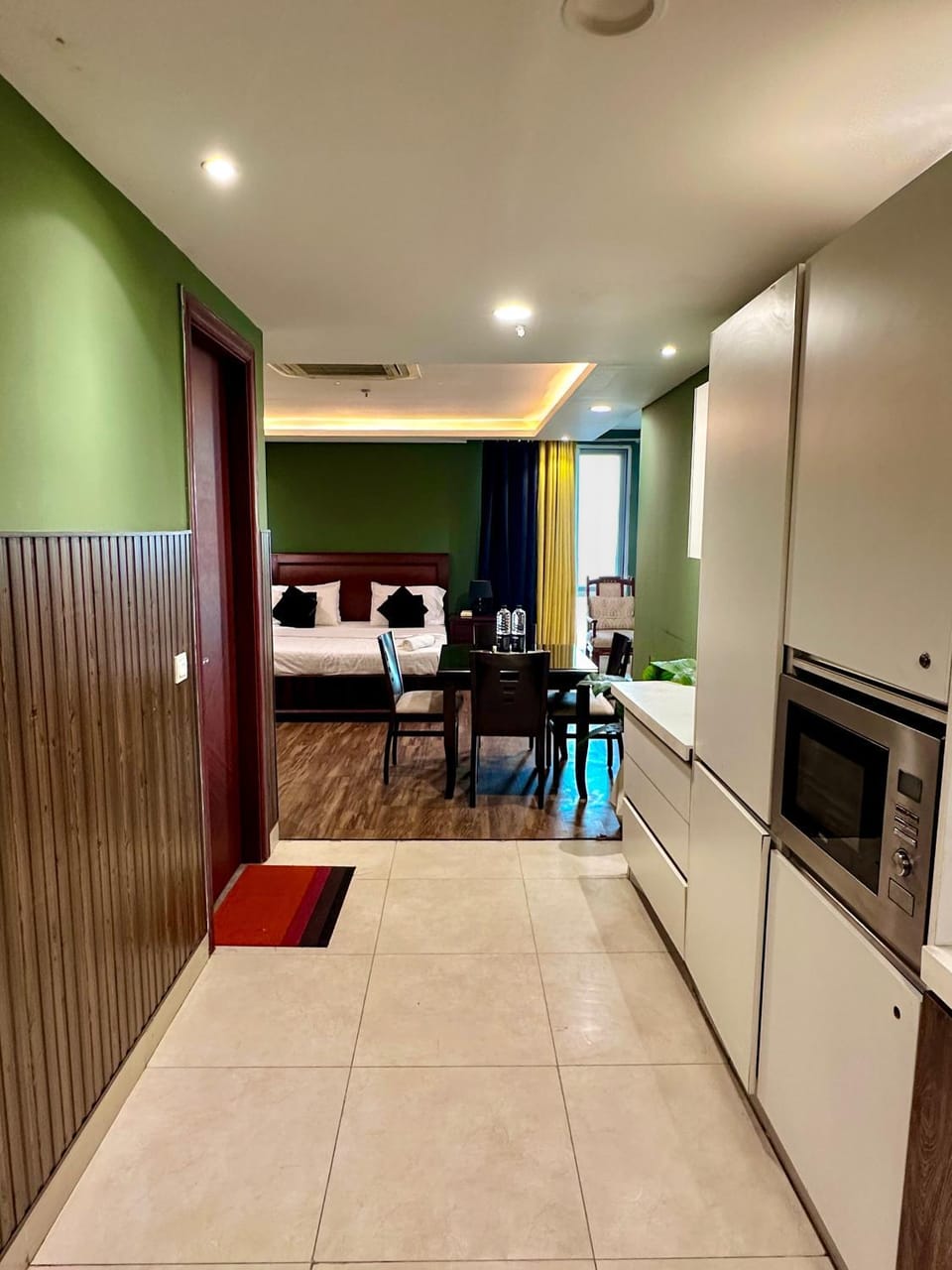 Kitchen or kitchenette, Dining area