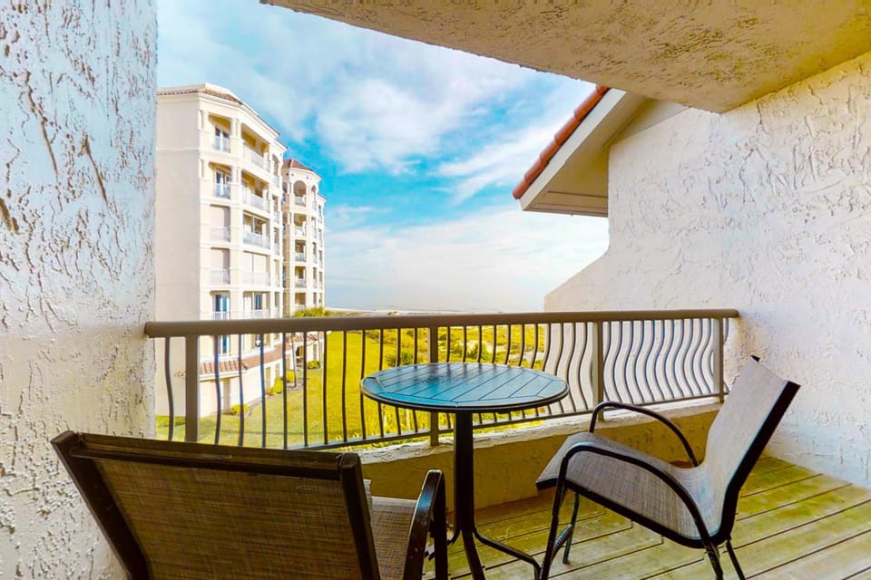 Day, Balcony/Terrace, Seating area, Dining area
