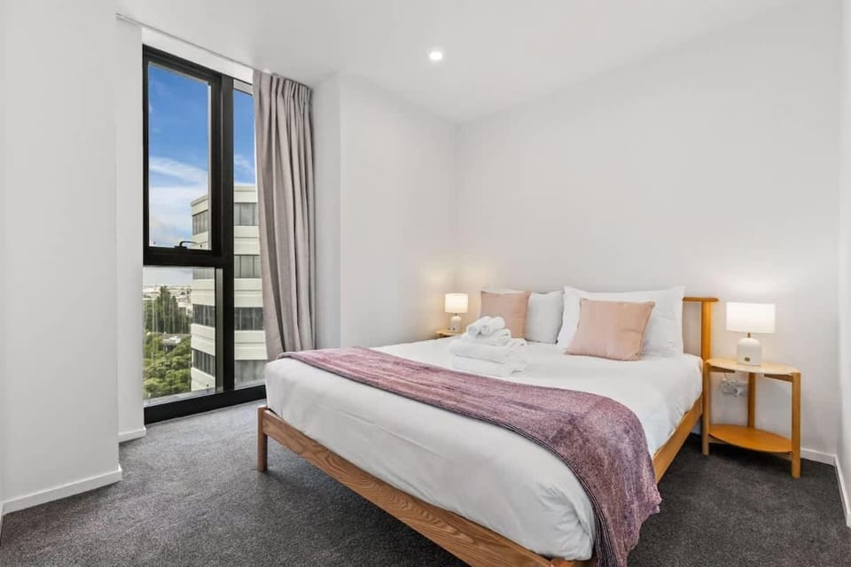 Modern High Rise Parking Zodiak Stays Apartment in Auckland