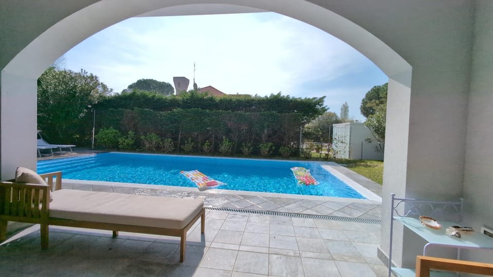 Garden, Garden view, Pool view, Swimming pool, sunbed