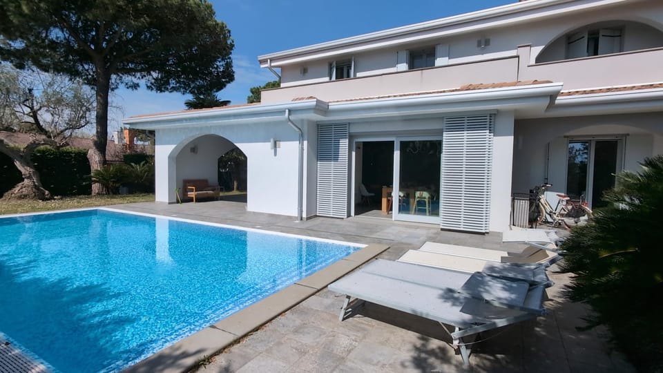 Garden, Garden view, Pool view, Swimming pool, sunbed