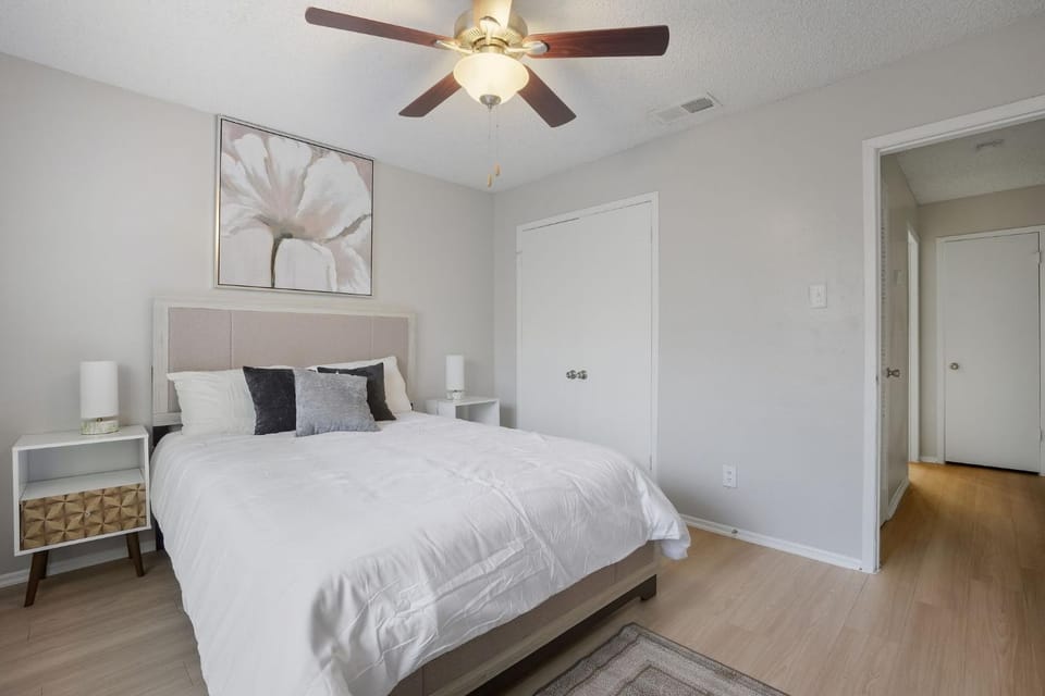 Spacious 2 bed 2 bath getaway Apartment in San Antonio