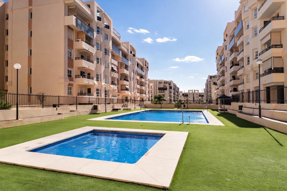 Day, Pool view, Swimming pool, Location