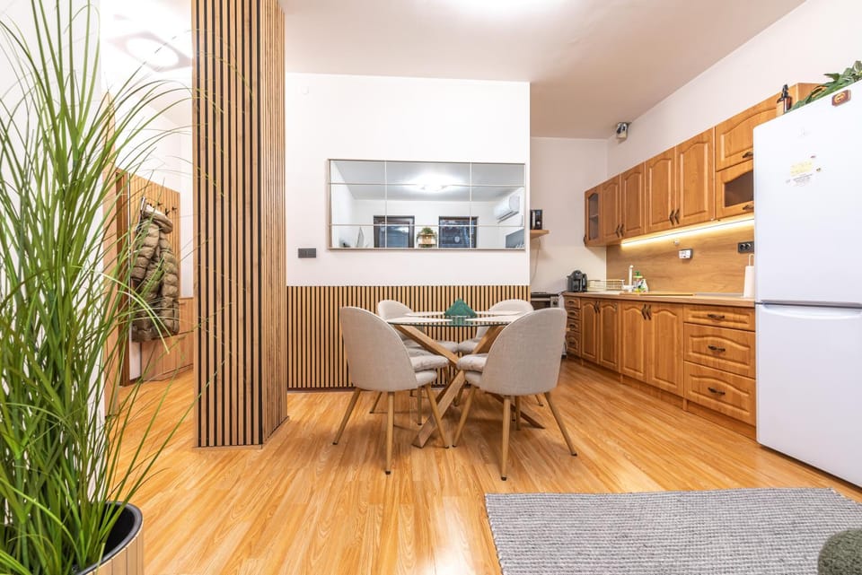 Kitchen or kitchenette, Living room, Breakfast, kitchen