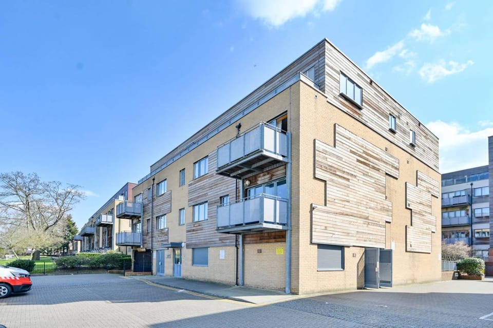 Cosy Apartment near Wembley Stadium Bed and Breakfast in Wembley