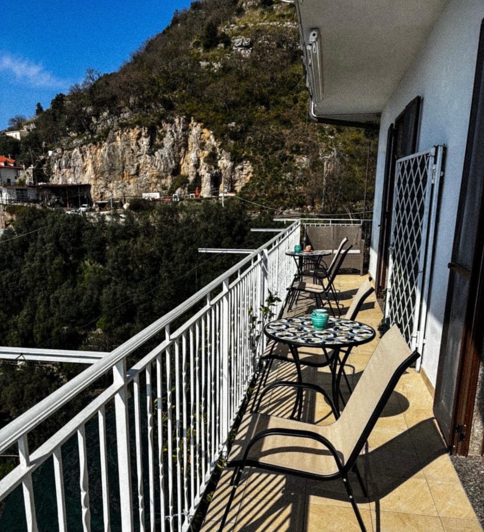 Dimora Luisa, Amalfi Coast Apartment in Furore