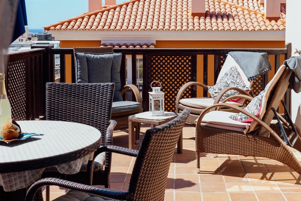 Balcony/Terrace, sunbed
