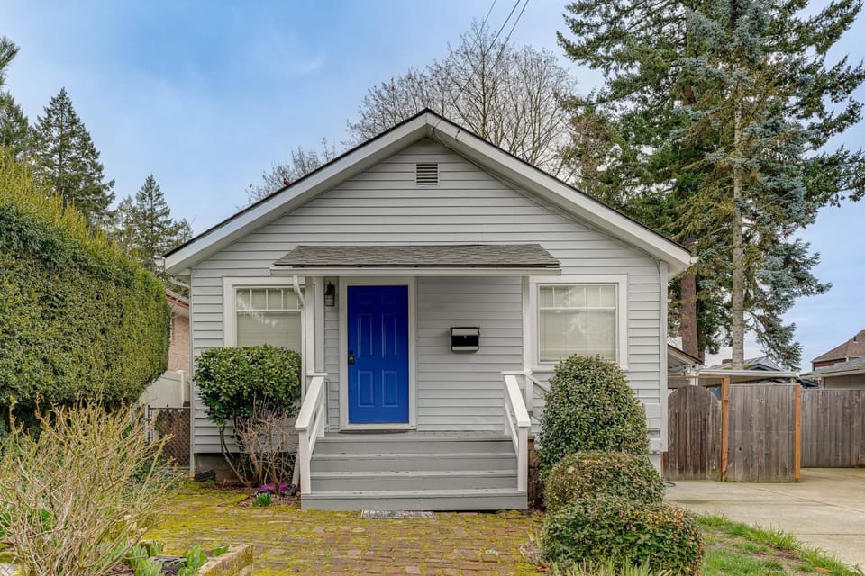 Walk to Dtwn Camas: Pet-Friendly Retreat w/ Yard! House in Willamette Valley