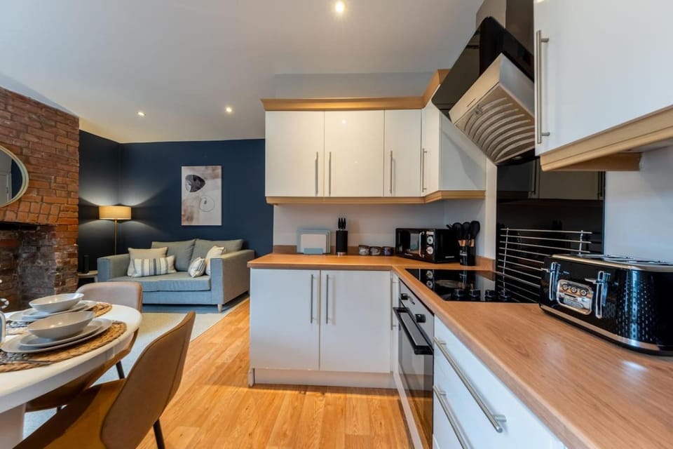3 Double Bedroom House Next to Chester Canal House in Chester
