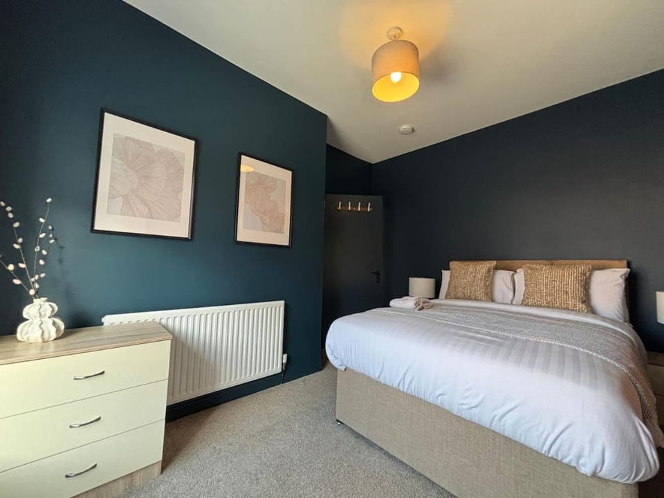 3 Double Bedroom House Next to Chester Canal House in Chester
