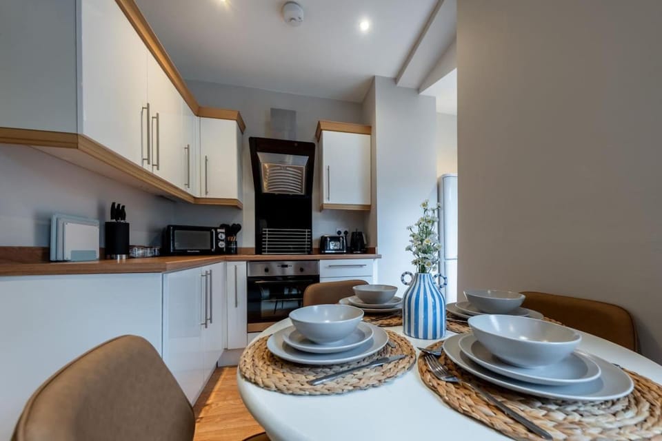 3 Double Bedroom House Next to Chester Canal House in Chester