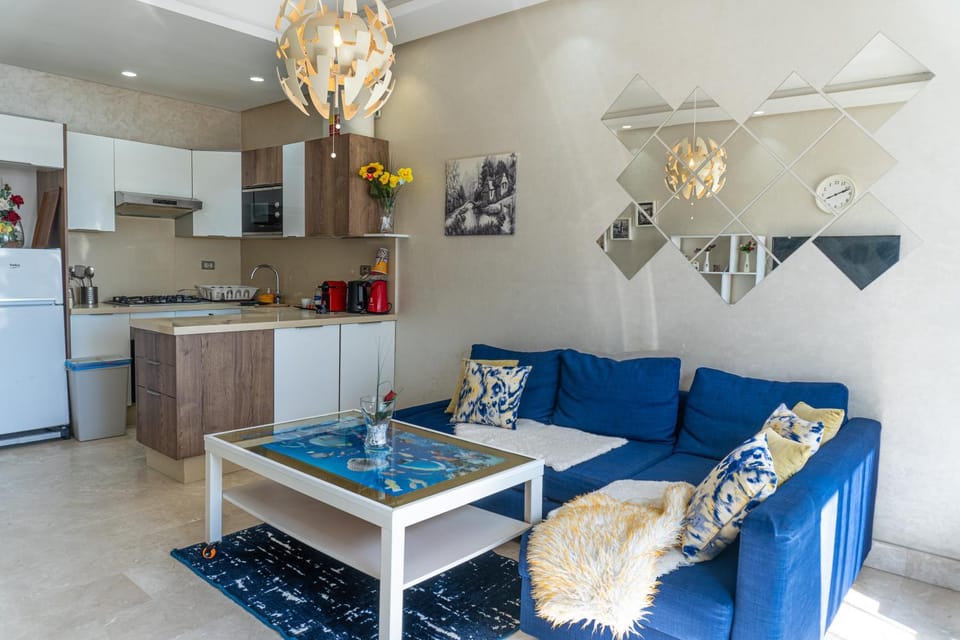 Bedroom, kitchen