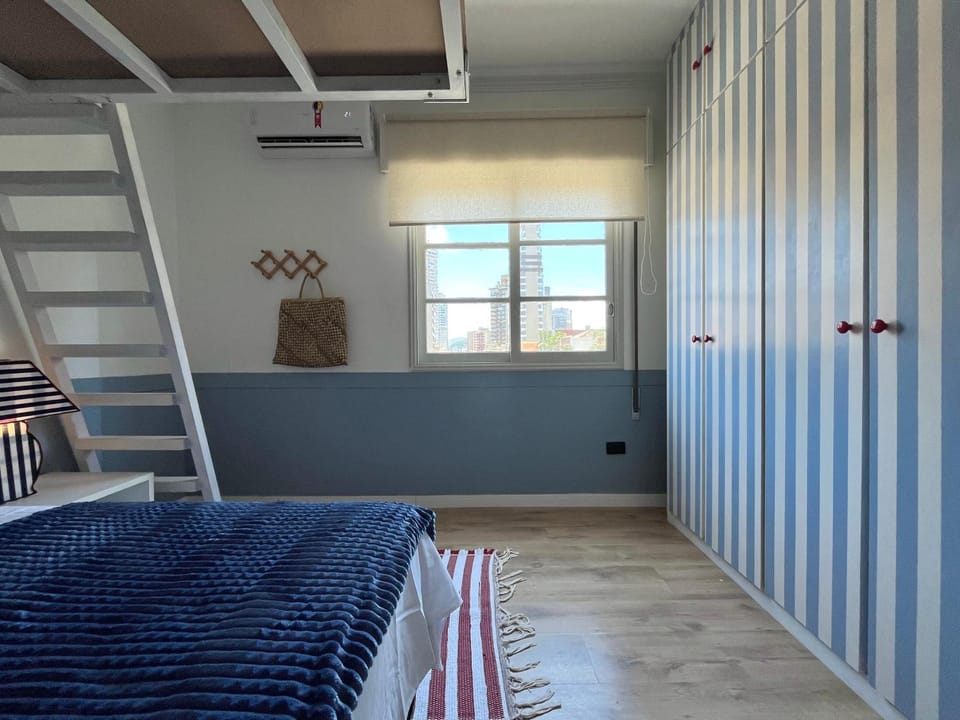 Bed, Photo of the whole room, Bedroom, bunk bed, internet, wardrobe, air conditioner