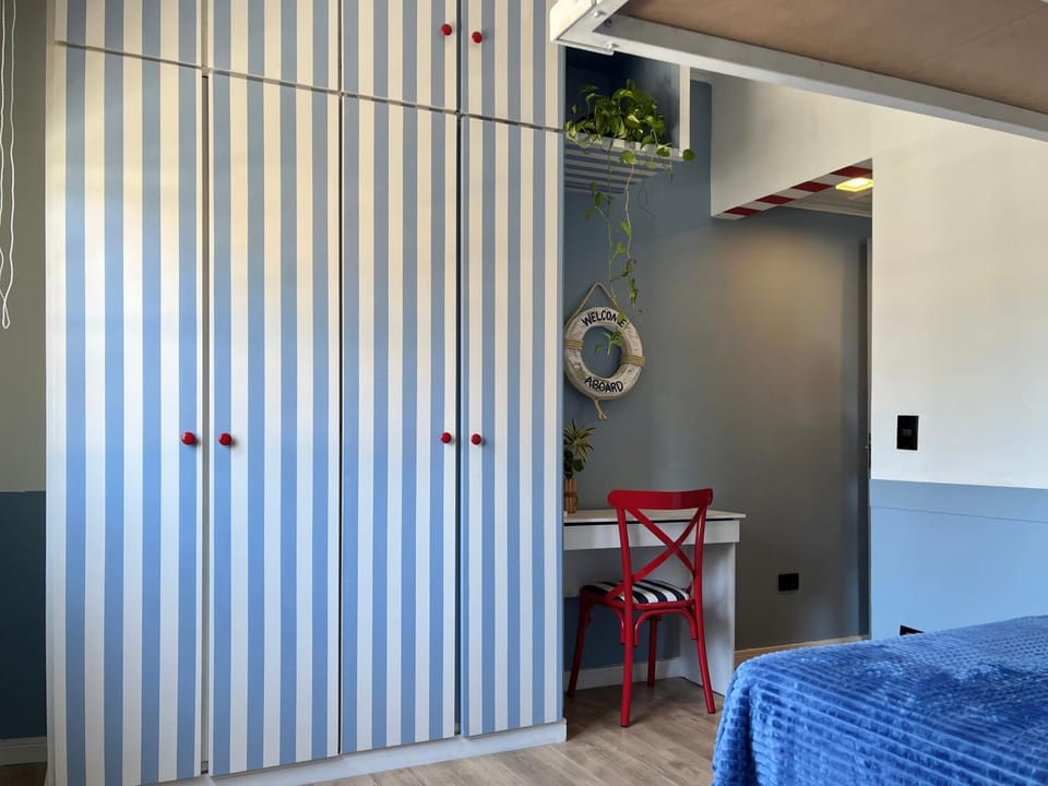 Bed, Bedroom, locker, wardrobe, air conditioner