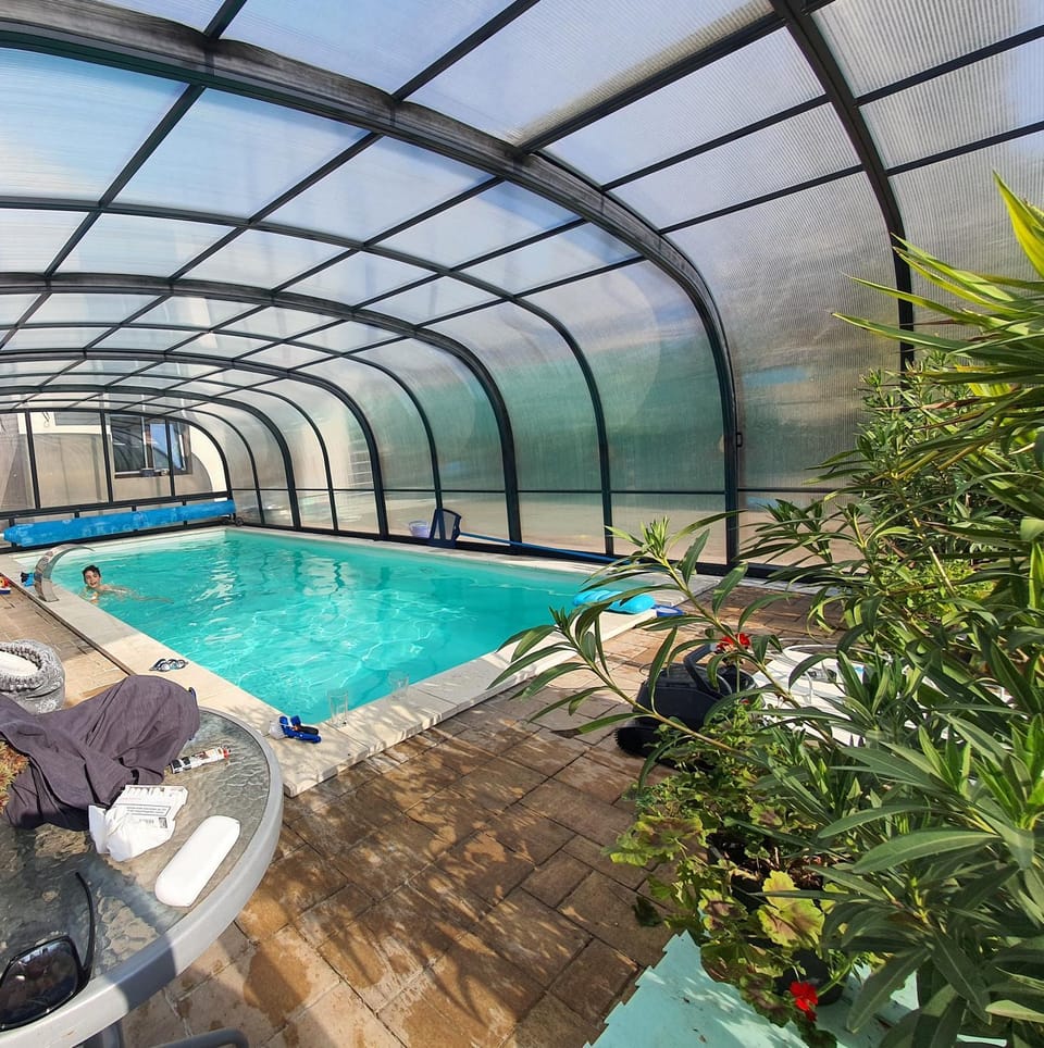 Day, Swimming pool