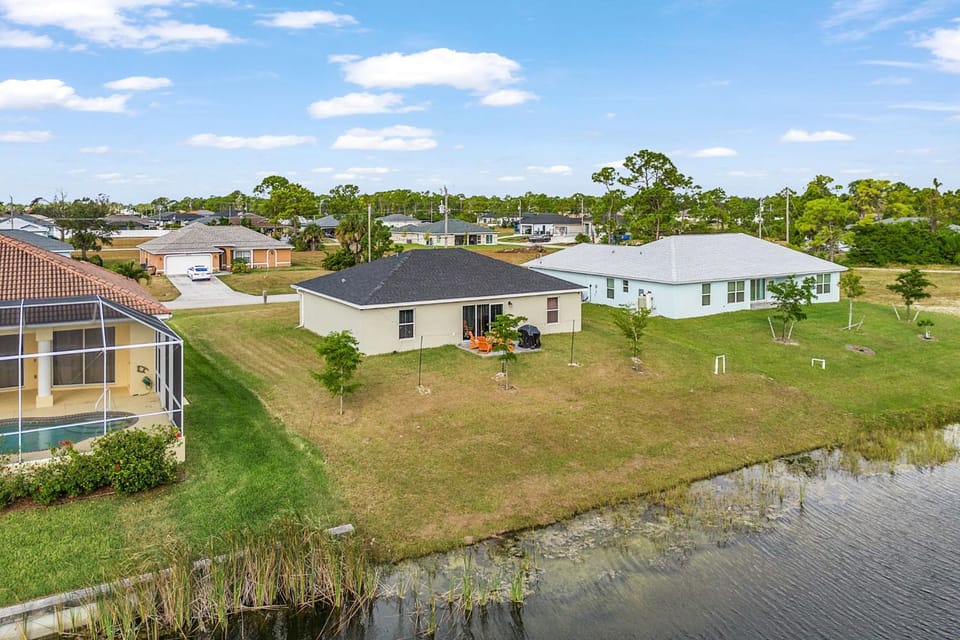 Canal-Front Fun! Fish & Relax in Cape Coral House in Cape Coral