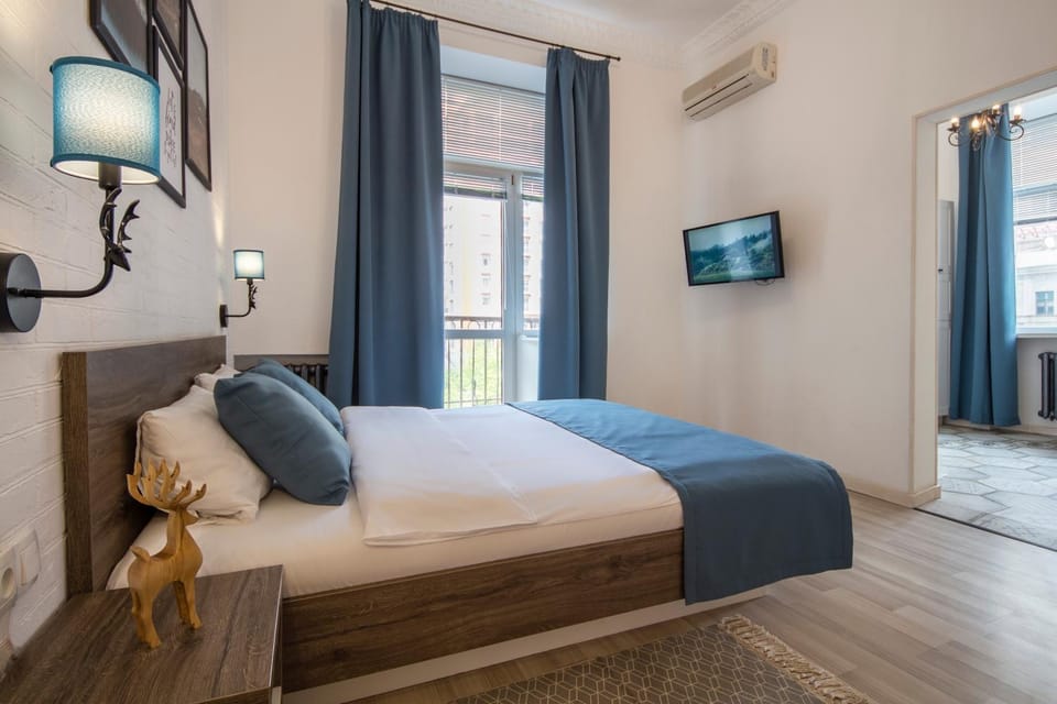 Bed, TV and multimedia, Photo of the whole room