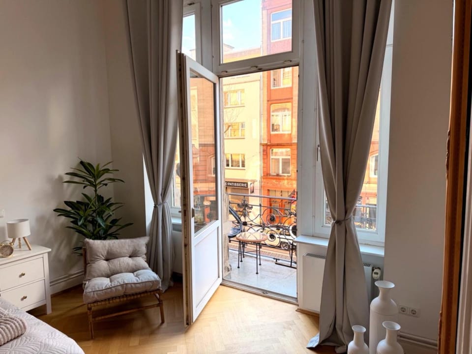 View (from property/room), Balcony/Terrace, Bedroom
