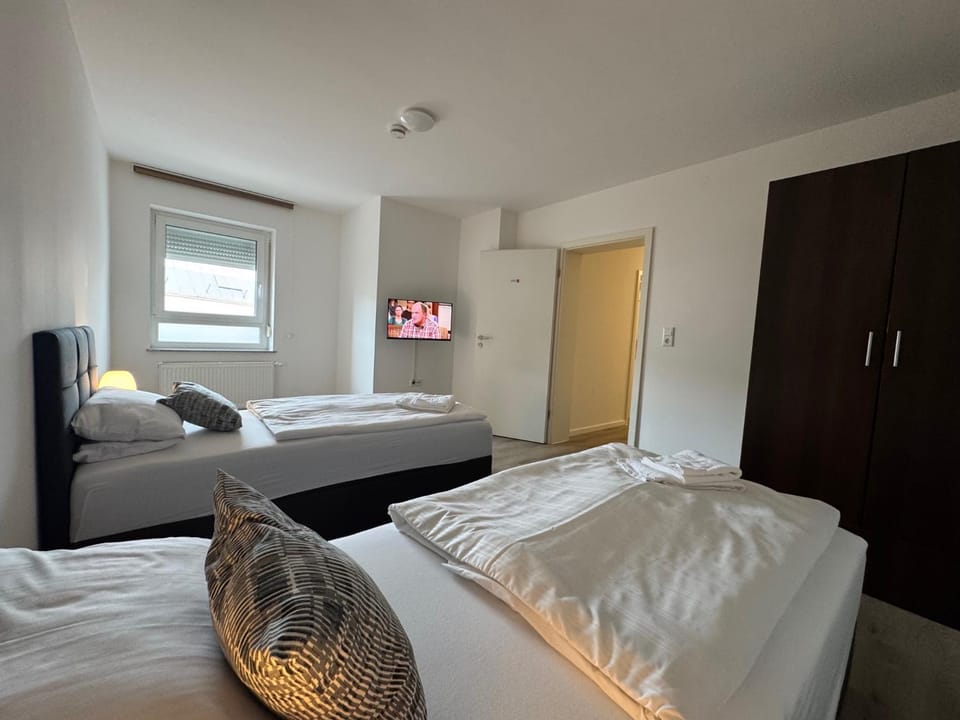 Bed, TV and multimedia, Bedroom, wardrobe