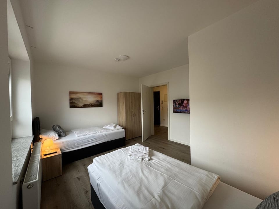 Bed, TV and multimedia, Bedroom, wardrobe