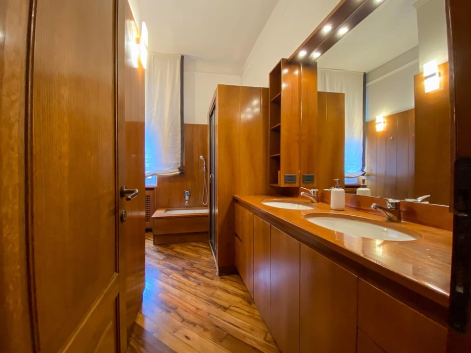 Quadrio Grand Villa - Parking space and Garden Villa in Milan