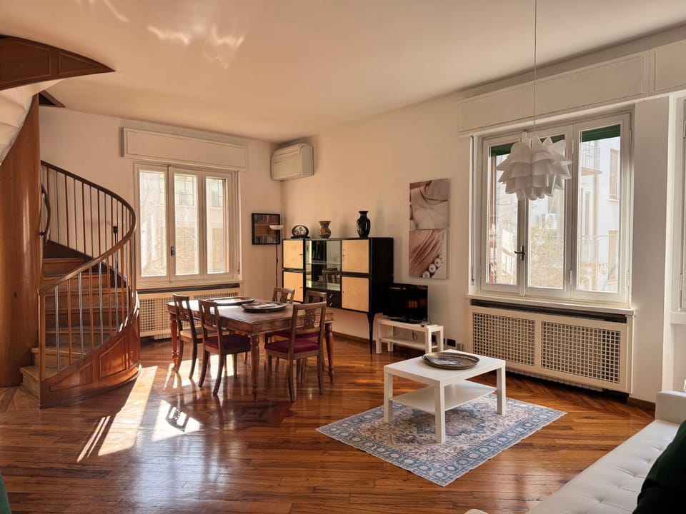 Quadrio Grand Villa - Parking space and Garden Villa in Milan