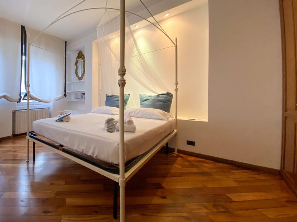 Quadrio Grand Villa - Parking space and Garden Villa in Milan