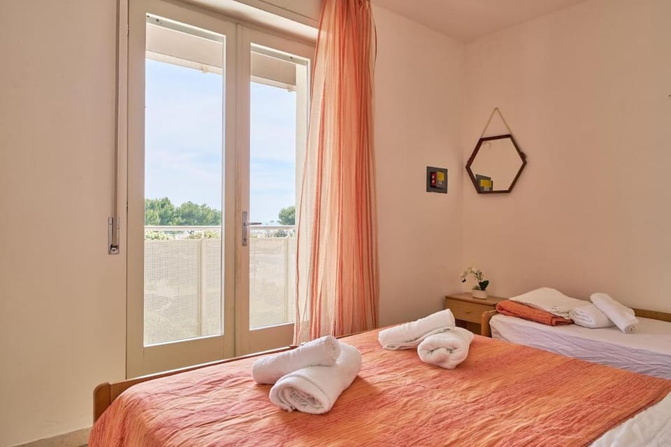Bed, Photo of the whole room, Bedroom, Sea view, towels