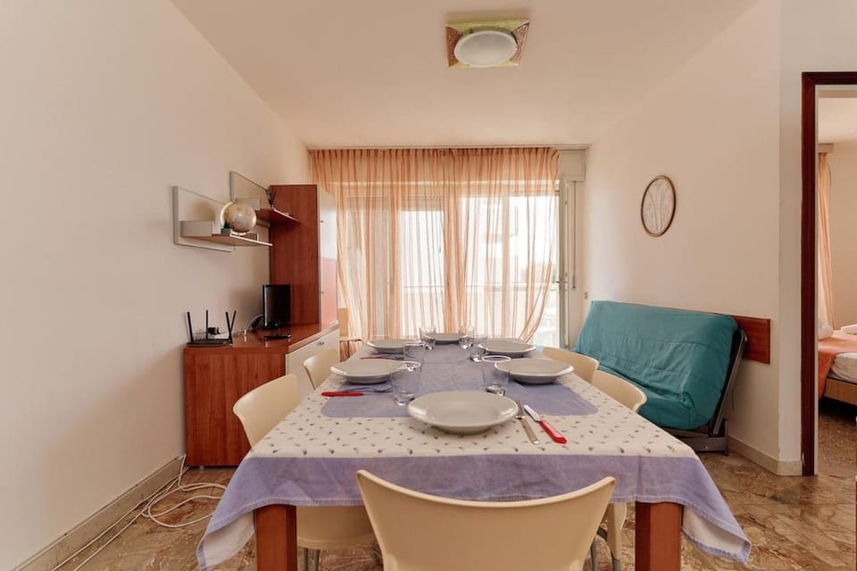 TV and multimedia, Living room, Dining area