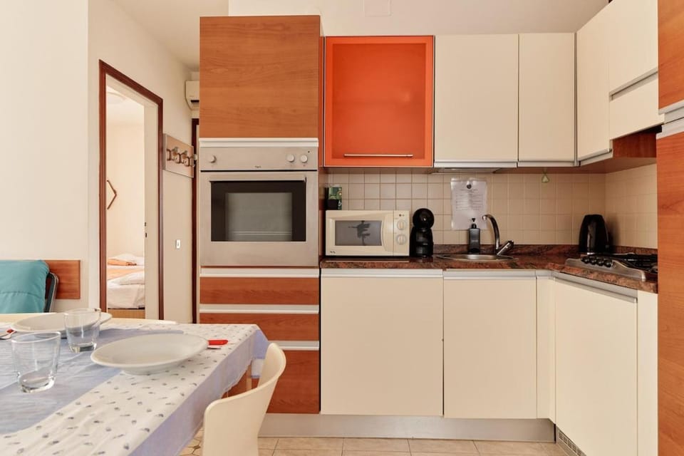 Coffee/tea facilities, Kitchen or kitchenette, Dining area, dishwasher, oven, pet friendly, stove