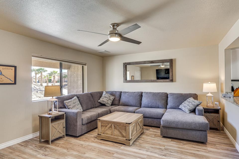 2 Mi to SARA Park: Family Retreat w/ Fire Pit House in Lake Havasu City